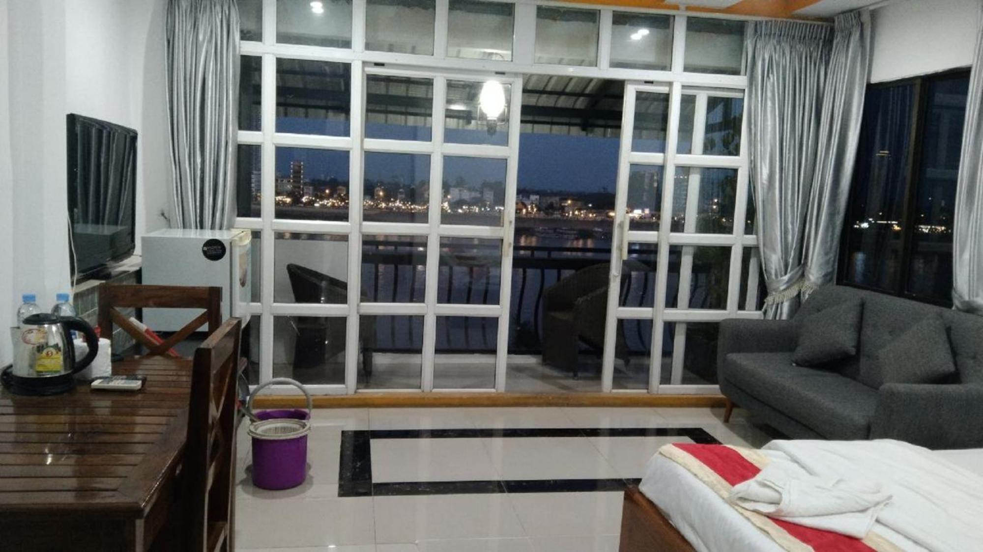New Season Riverside Hotel Phnom Penh Exterior foto