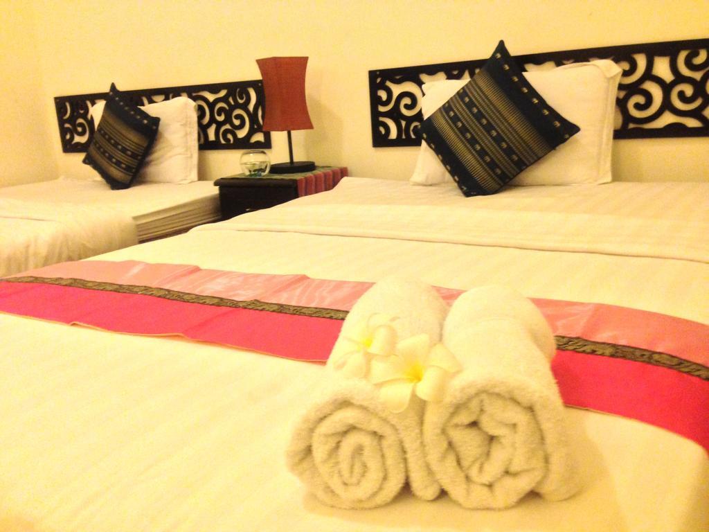 New Season Riverside Hotel Phnom Penh Habitación foto