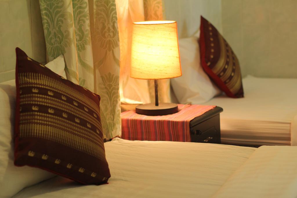 New Season Riverside Hotel Phnom Penh Habitación foto