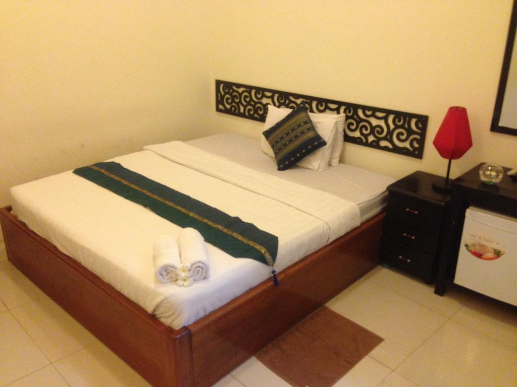New Season Riverside Hotel Phnom Penh Habitación foto